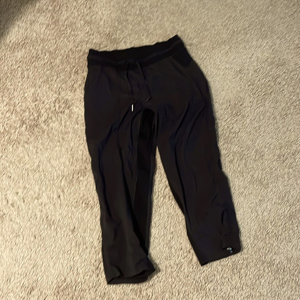 Lululemon cropped dance studio jogger